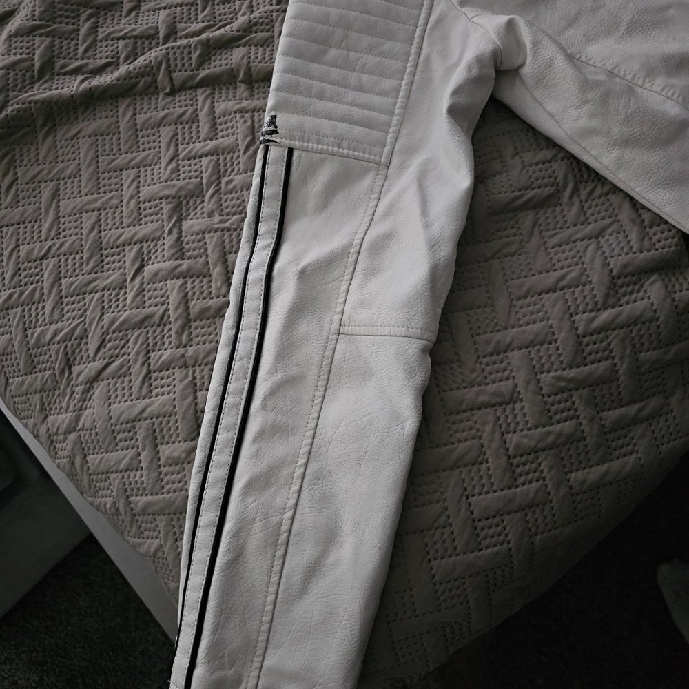 Jacket - Picture 8 of 8